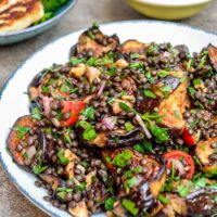Linsesalat med aubergine og urter - oppskrift / Et kjøkken i Istanbul