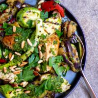 Grillet salat med kylling, aubergine og squash - oppskrift / Et kjøkken i Istanbul