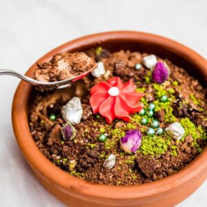 Sjokolademousse med spiselig blomsterbed - oppskrift / Et kjøkken i Istanbul