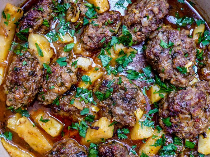 Kjøttkaker med sellerirot i syrlig saus - oppskrift / Et kjøkken i Istanbul