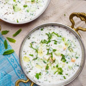 Kald yoghurtsuppe med kikerter, agurk og mynte – oppskrift fra Et kjøkken i Istanbul