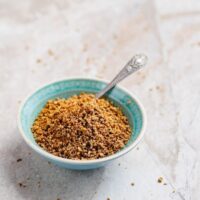 Dukkah - egyptisk krydderblanding med hasselnøtter - oppskrift fra Et kjøkken i Istanbul